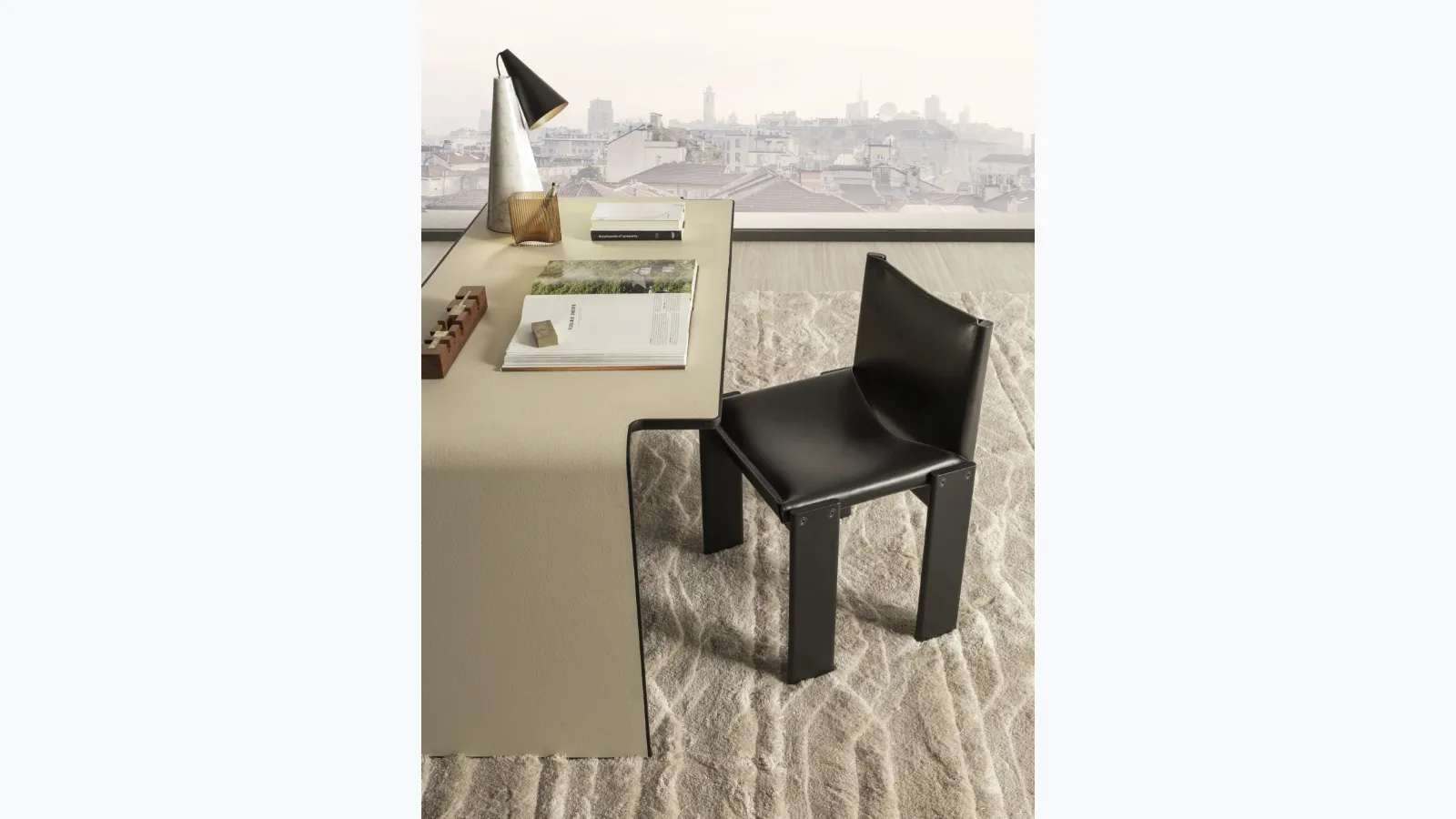Aria desk in metal with eco-leather coating by Molteni & C