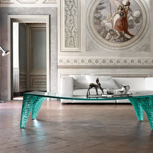 Atlas coffee table in curved glass with legs composed of 19 sections of hand-carved glass glued on top of each other by Fiam