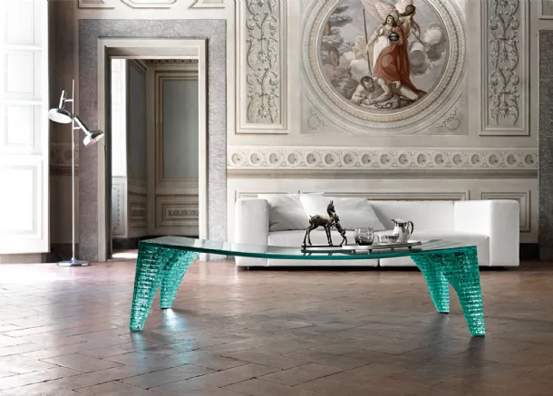 Atlas coffee table in curved glass with legs composed of 19 sections of hand-carved glass glued on top of each other by Fiam