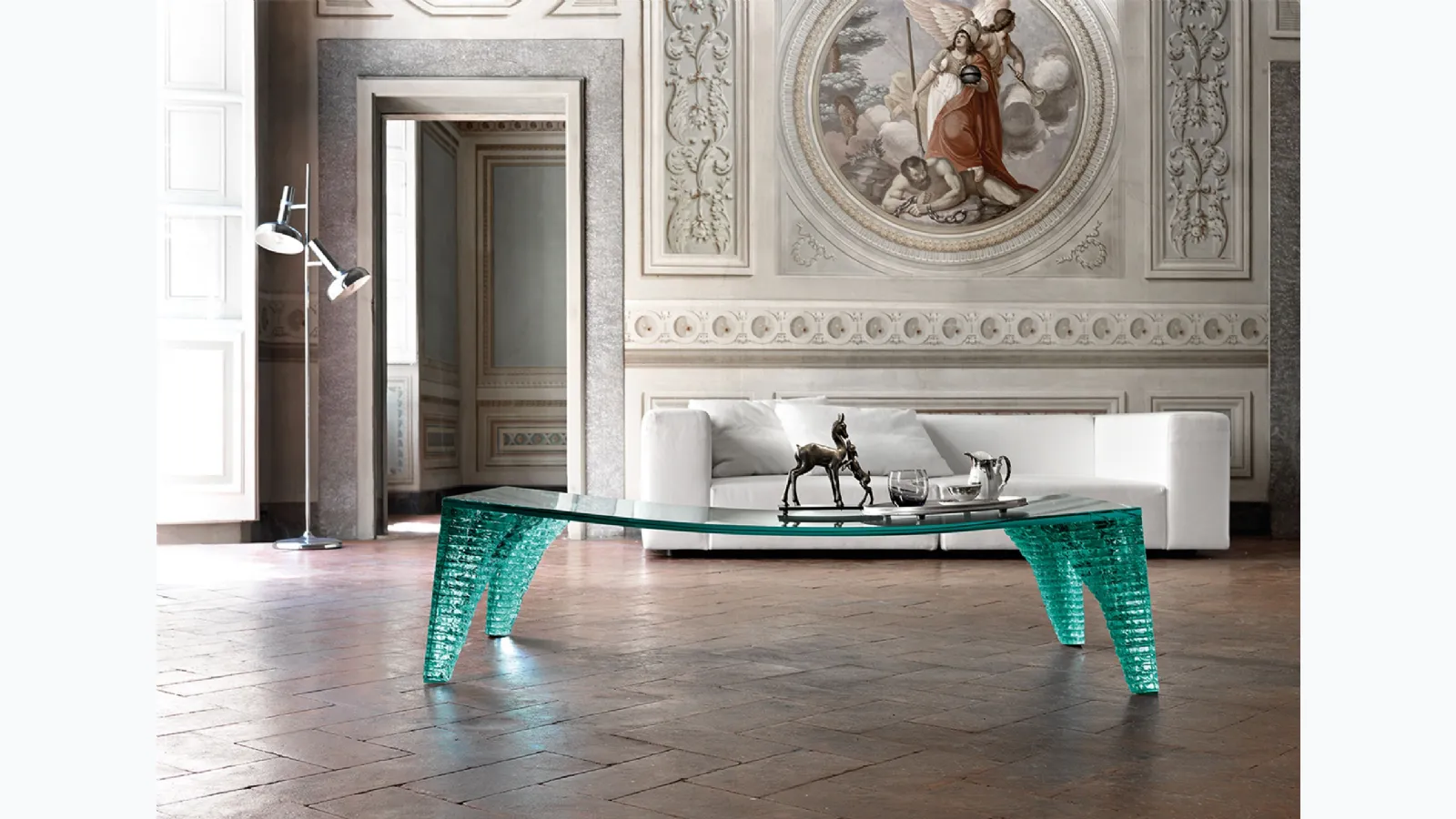 Atlas coffee table in curved glass with legs composed of 19 sections of hand-carved glass glued on top of each other by Fiam