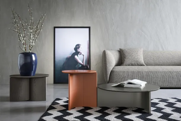 Balance coffee table in lacquered or Novamobili wood.