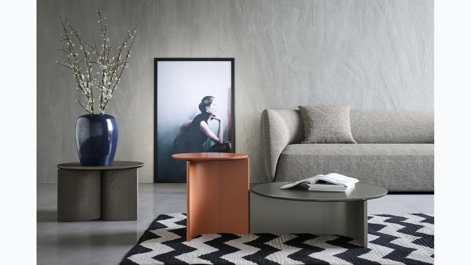 Balance coffee table in lacquered or Novamobili wood.