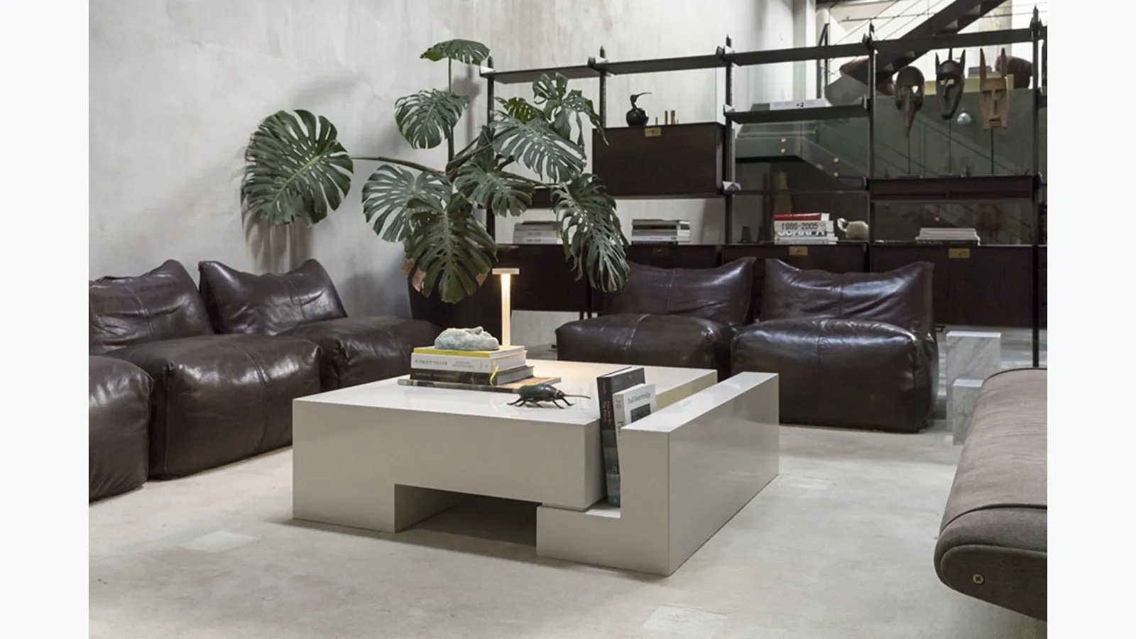Lacquered side table Berlino by Mogg
