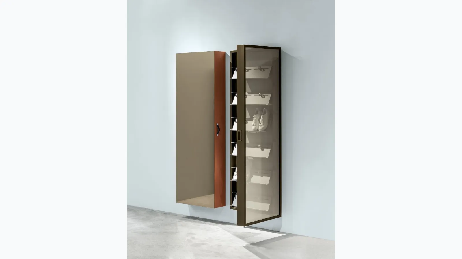 Bo Bo One shoe rack mirror by Kristalia