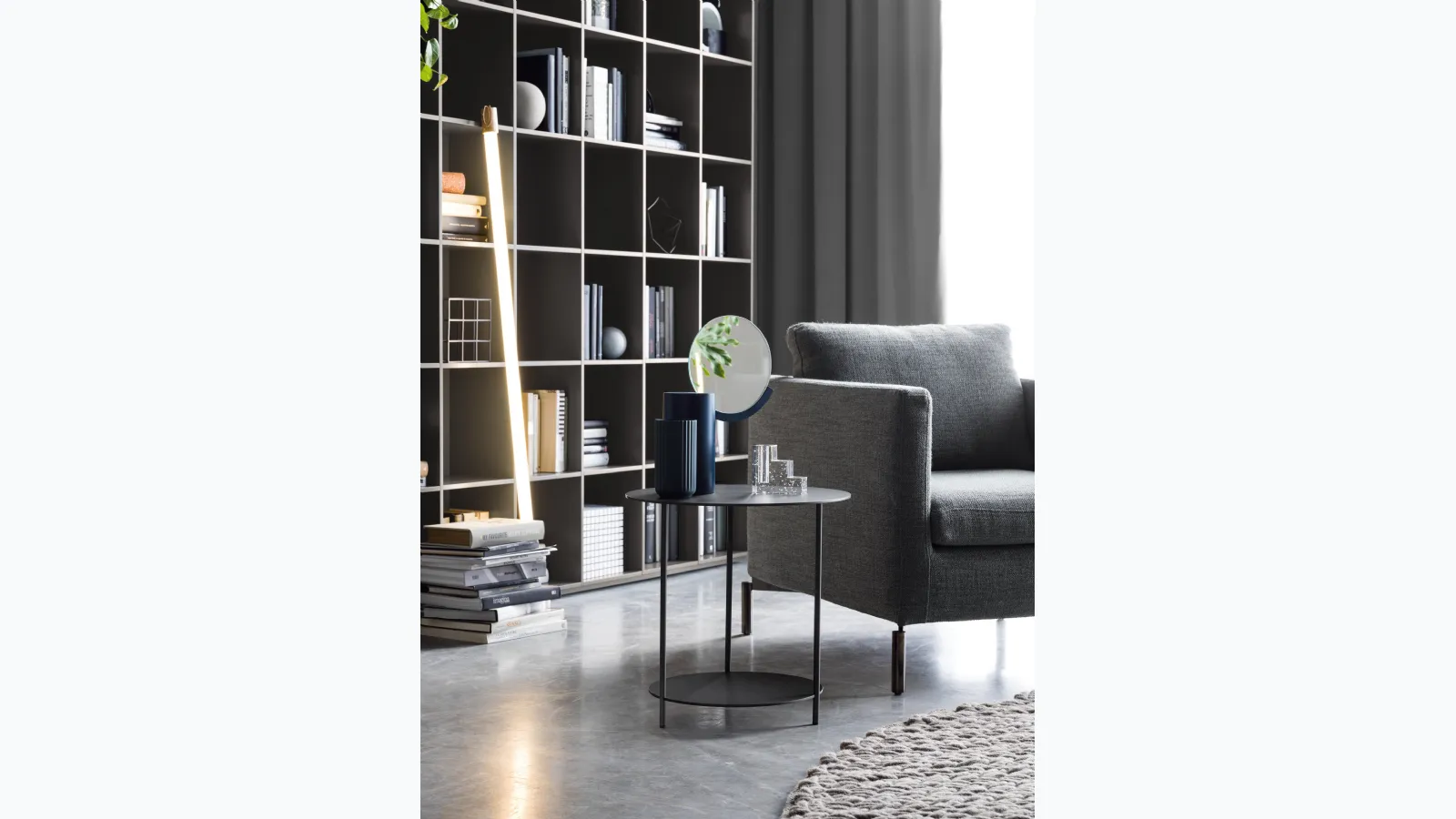 Circular coffee table by Novamobili