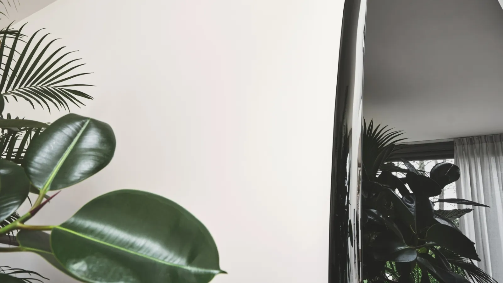 Mirror with Colette glass frame by Calligaris