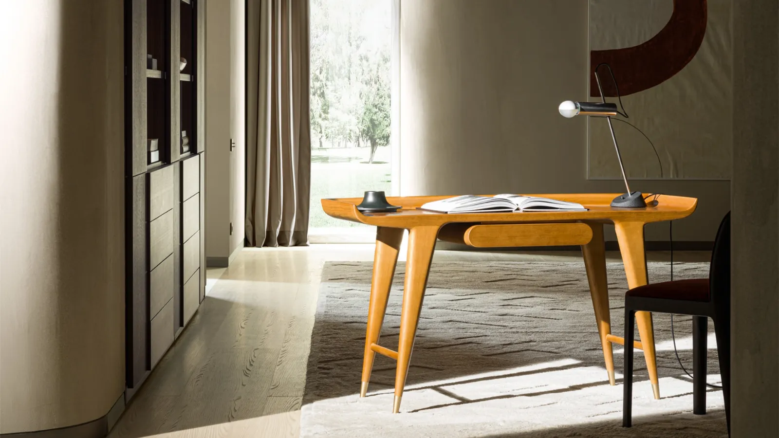 Writing desk D-847-1 in solid wood by Molteni & C.