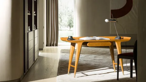 Writing desk D-847-1 in solid wood by Molteni & C.