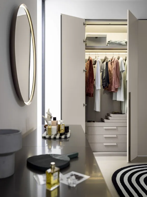 Deep mirror by Novamobili