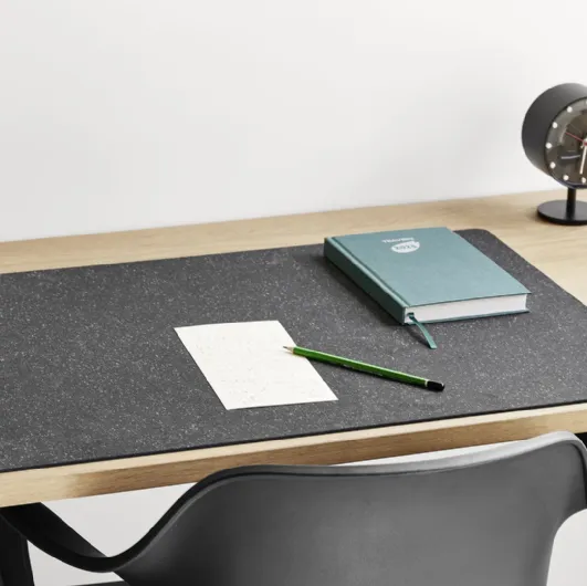 Desk Clocks Night by Vitra.