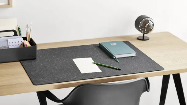 Desk Clocks Night by Vitra.