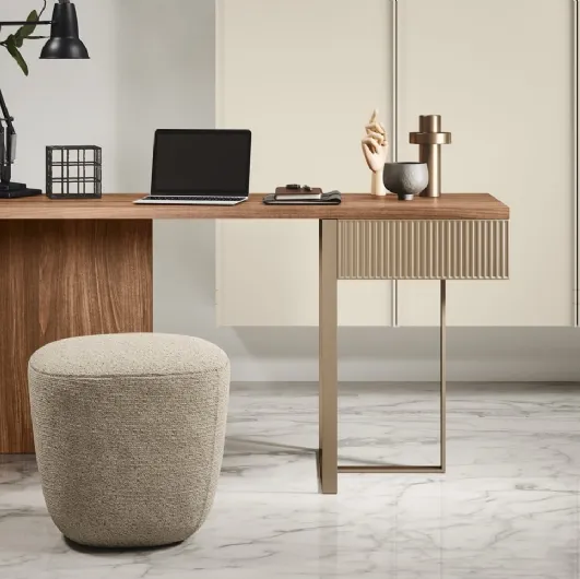 Writing desk made of wood by Novamobili