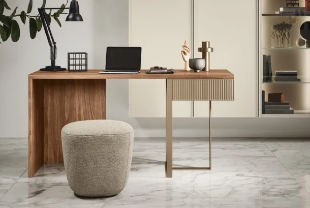Writing desk made of wood by Novamobili