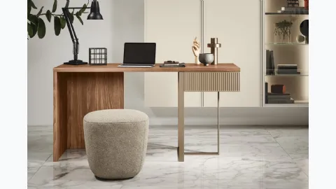 Writing desk made of wood by Novamobili