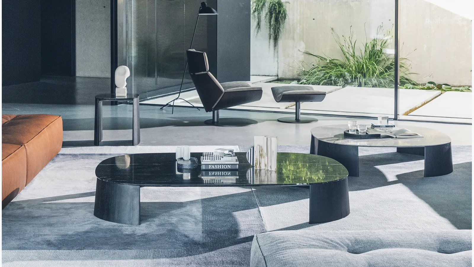Dorvan coffee table with marble top and iroko base by Desirèe.