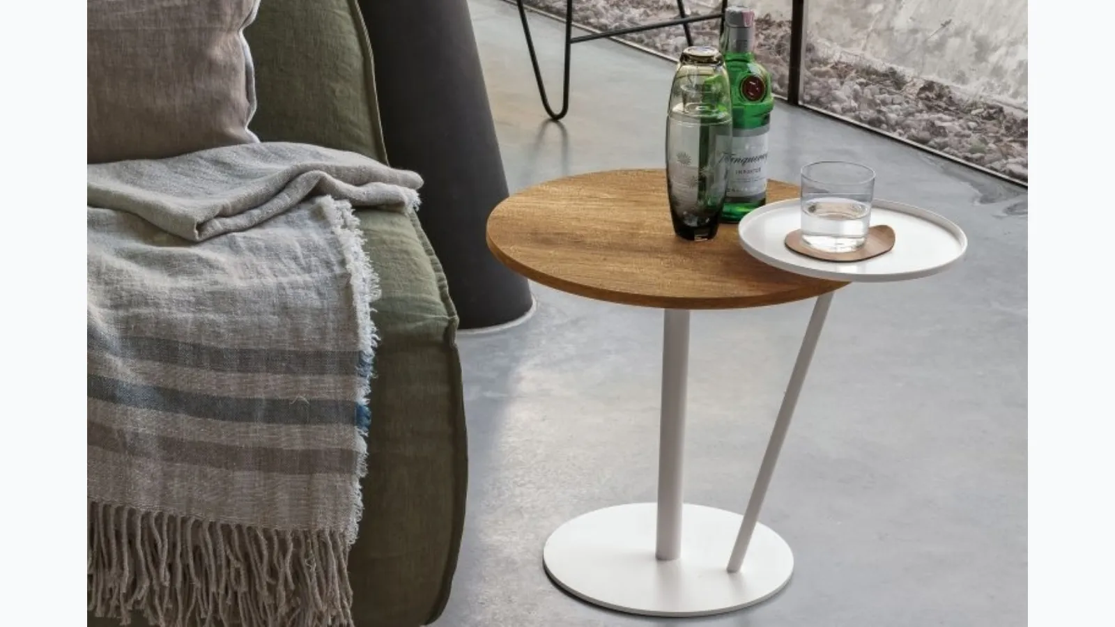 Eclisse coffee table in wood-effect material by Tomasella.