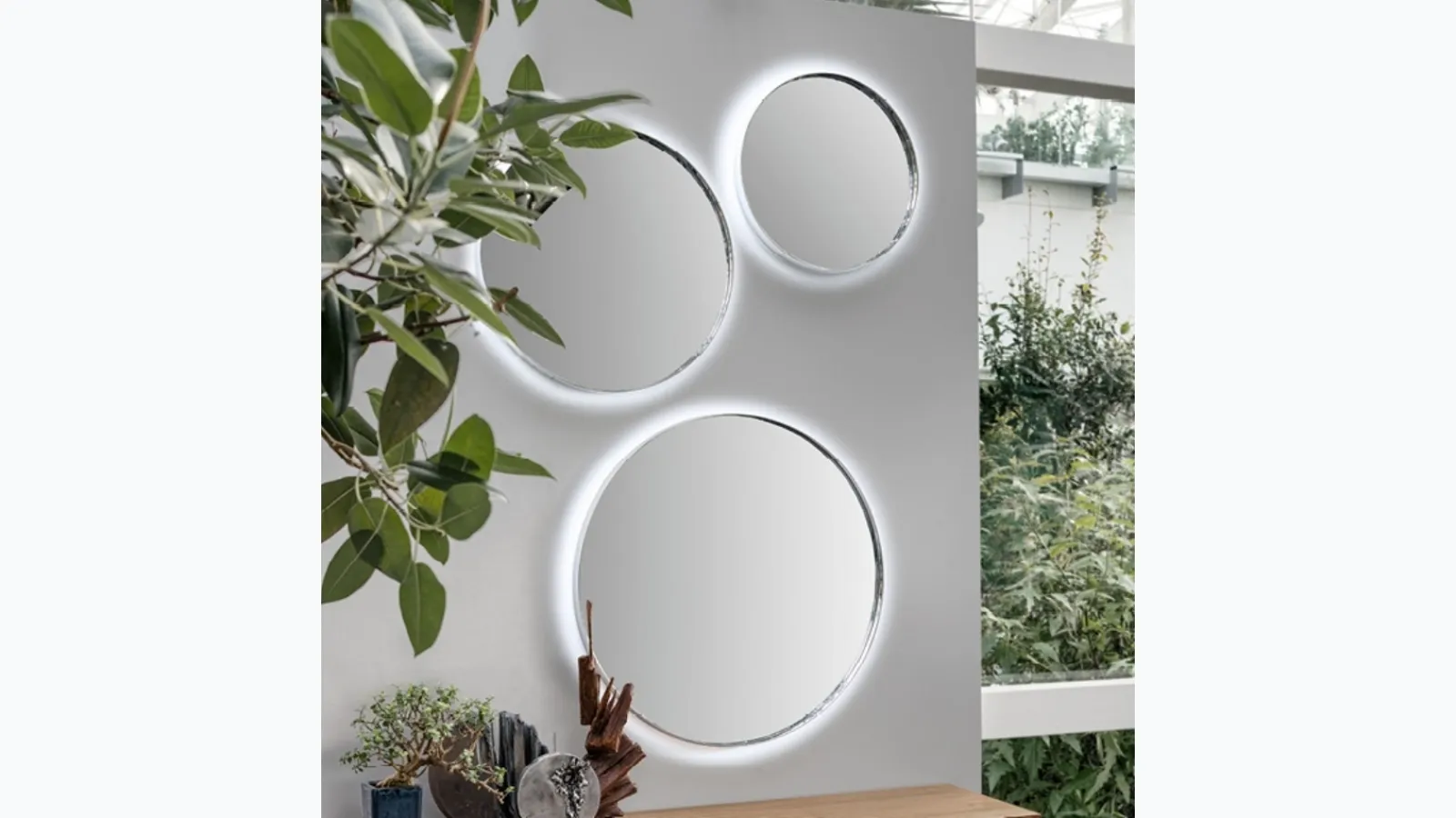 Round mirror Face to Face with steel frame by Alivar.