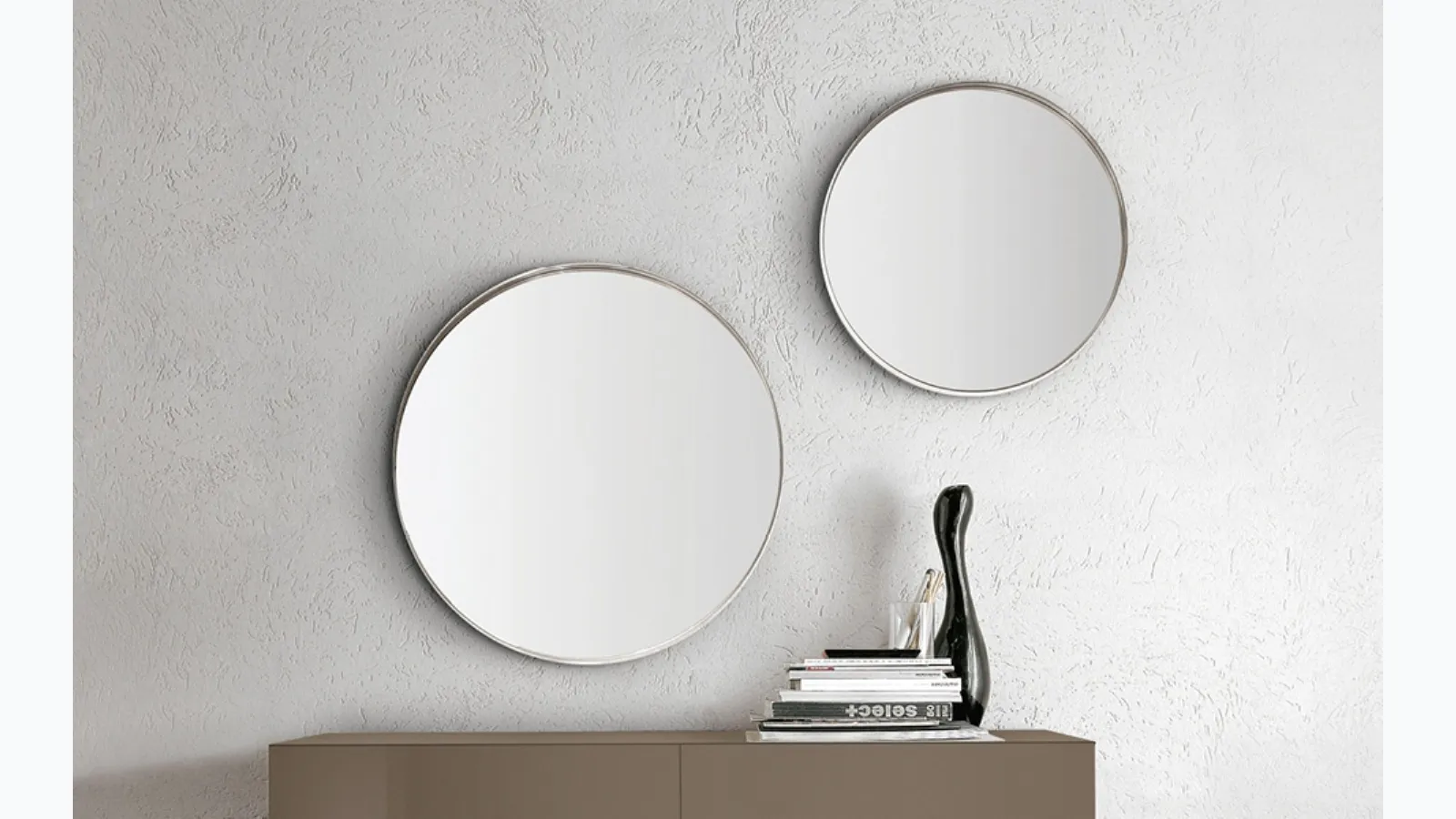Round mirror Face to Face with steel frame by Alivar
