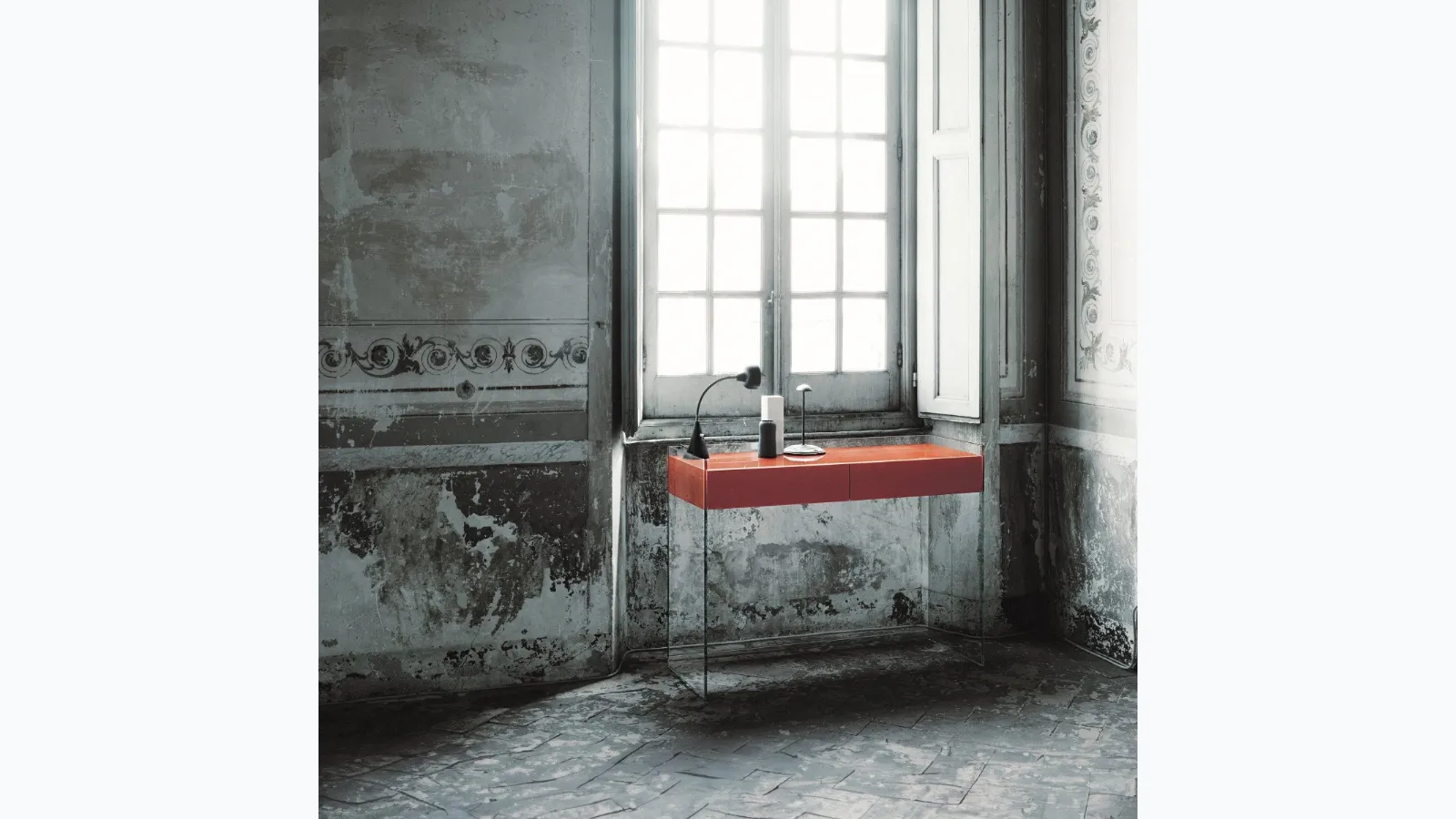 Float writing desk by Glas Italia