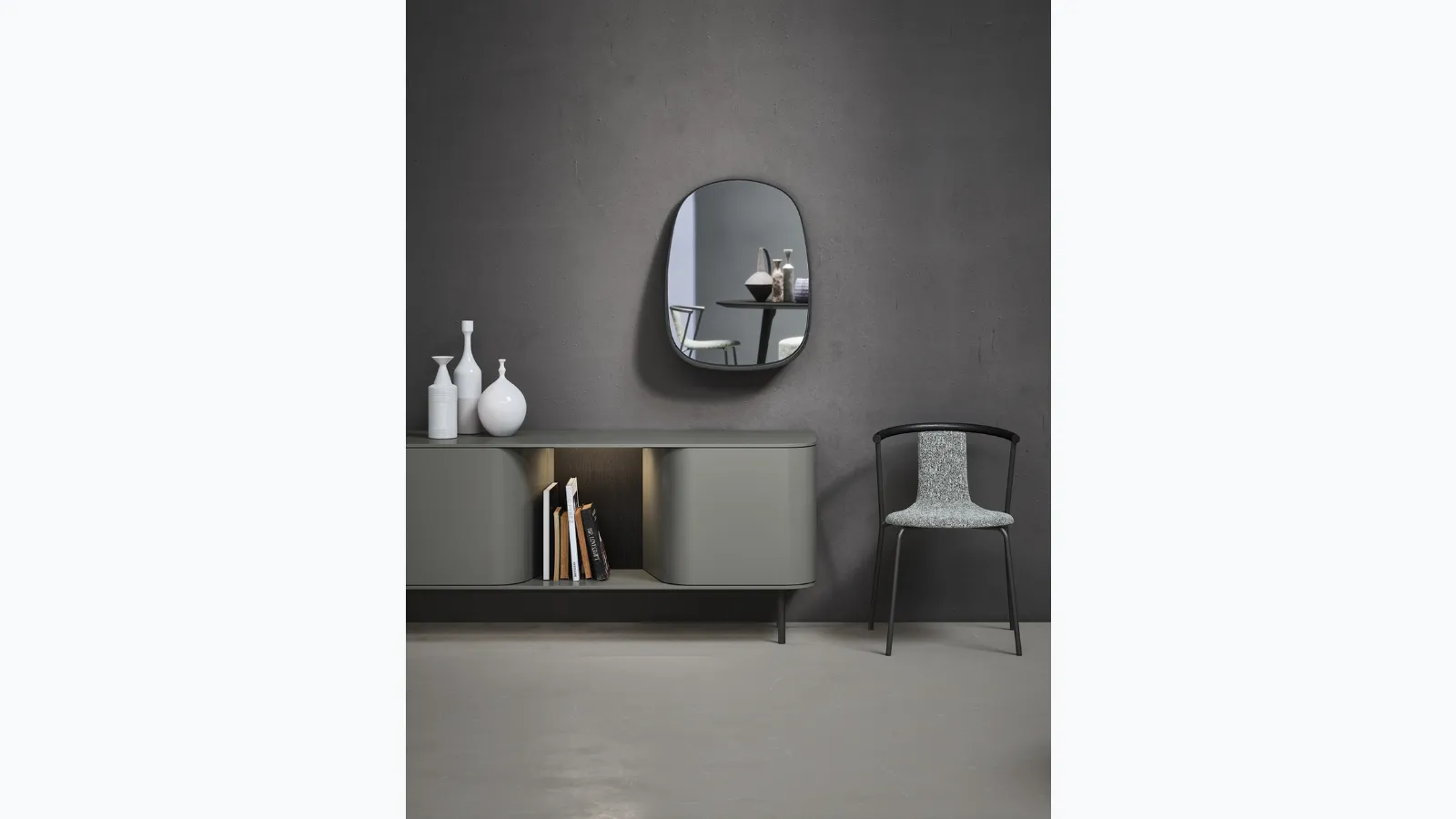 Flow mirror with leather frame by Novamobili.