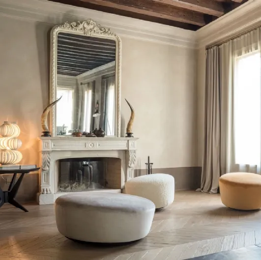 Swinging fabric poufs with a wooden base covered in noise-cancelling cloth Gigio&Gigione by Mogg.