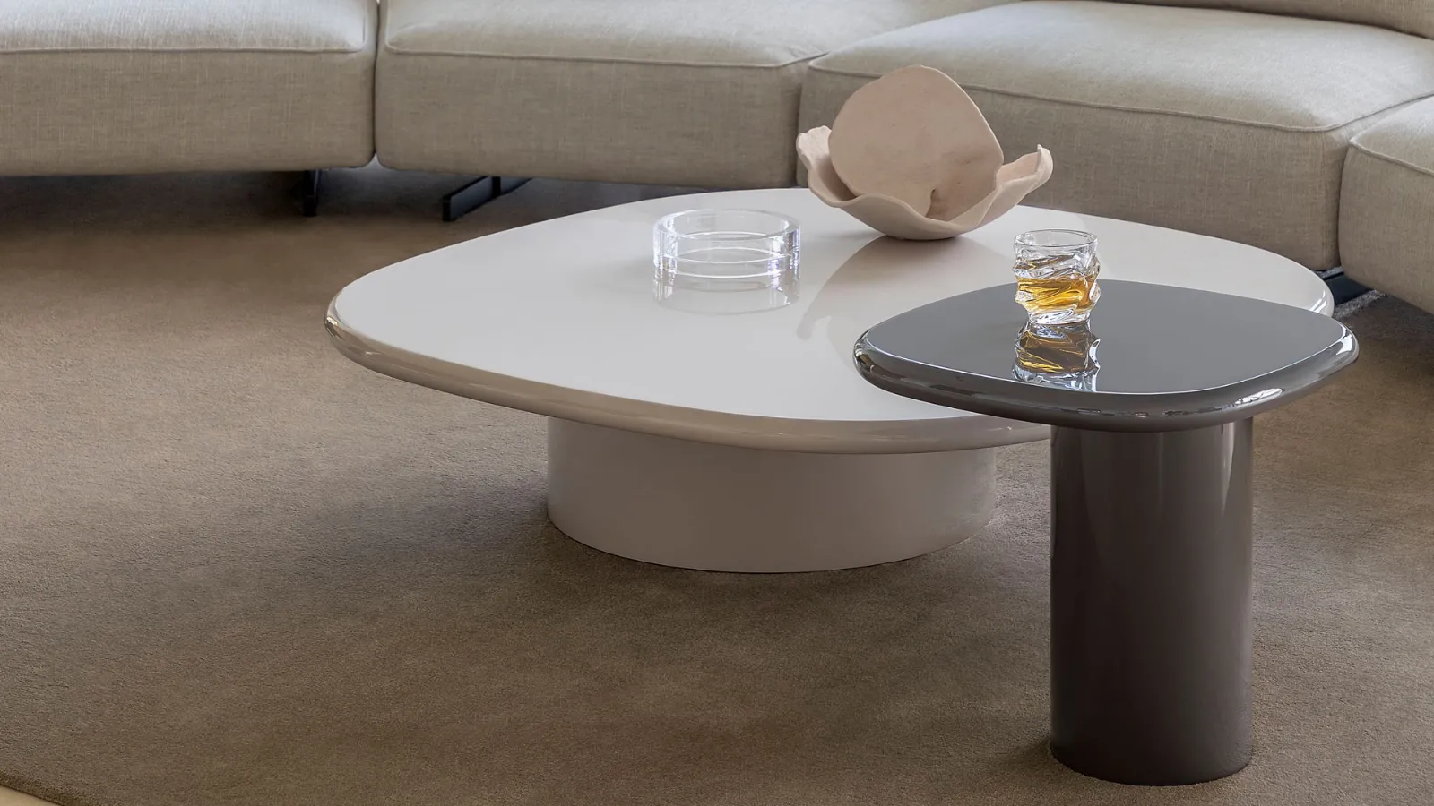 Homan side tables in glossy lacquer by Desirèe