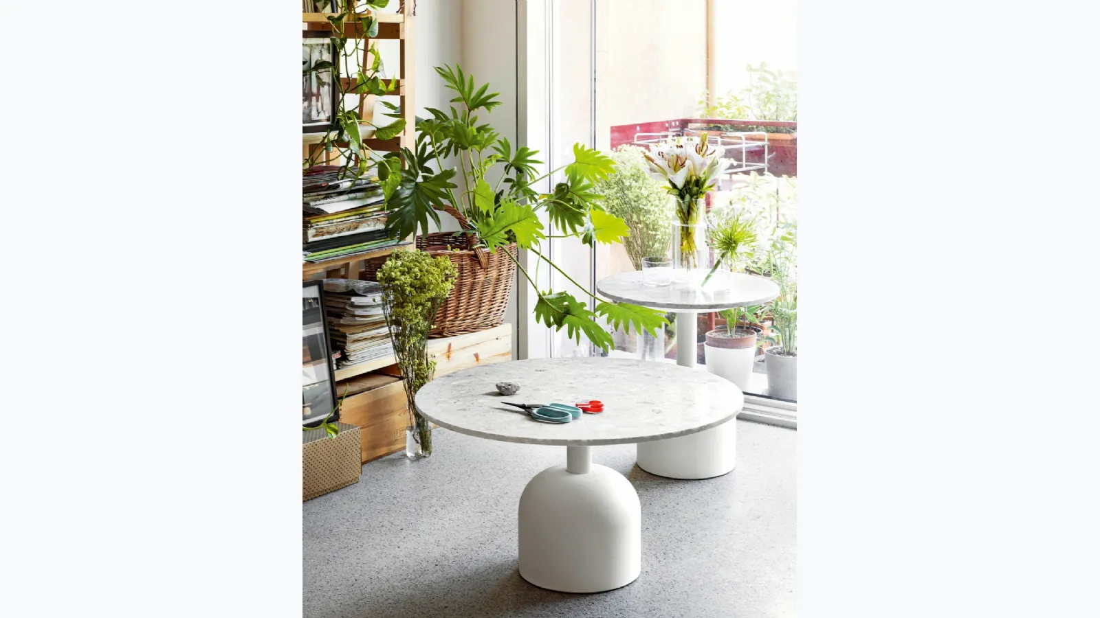 Round coffee table Illo by Miniforms