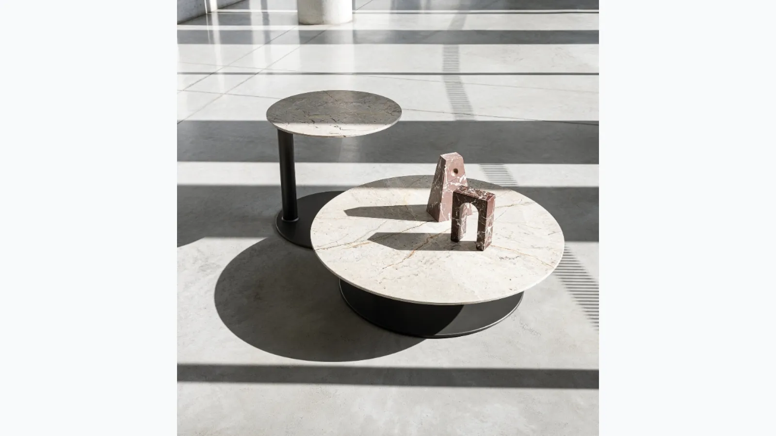 Kara side table with Desirèe marble top