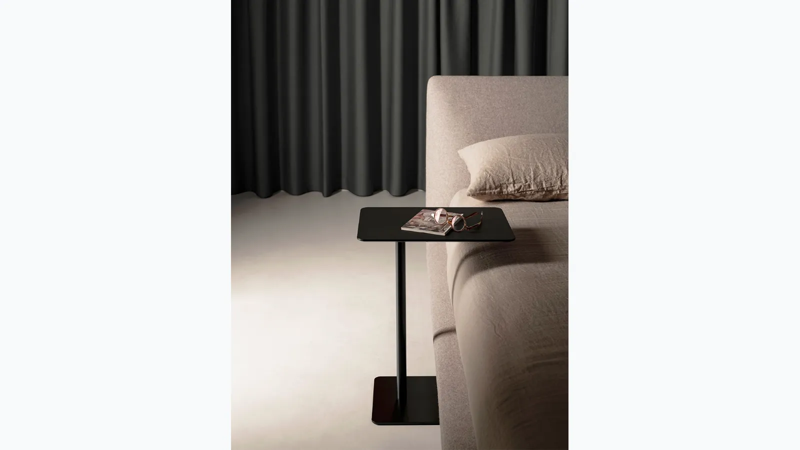 Librio coffee table by Kristalia.