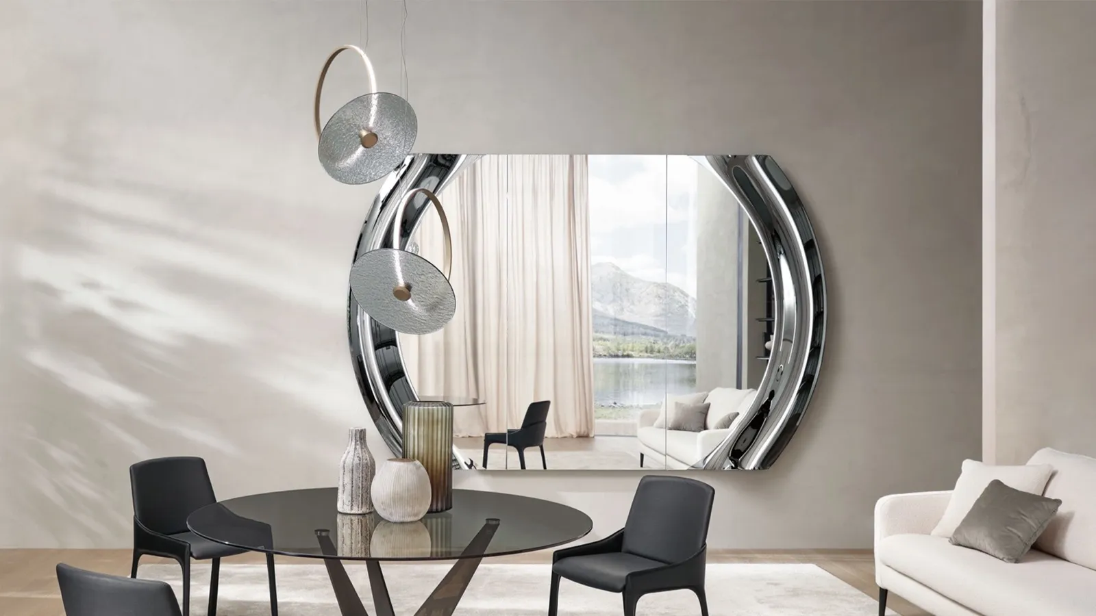 Magnificent mirror with a curved glass frame by Fiam.