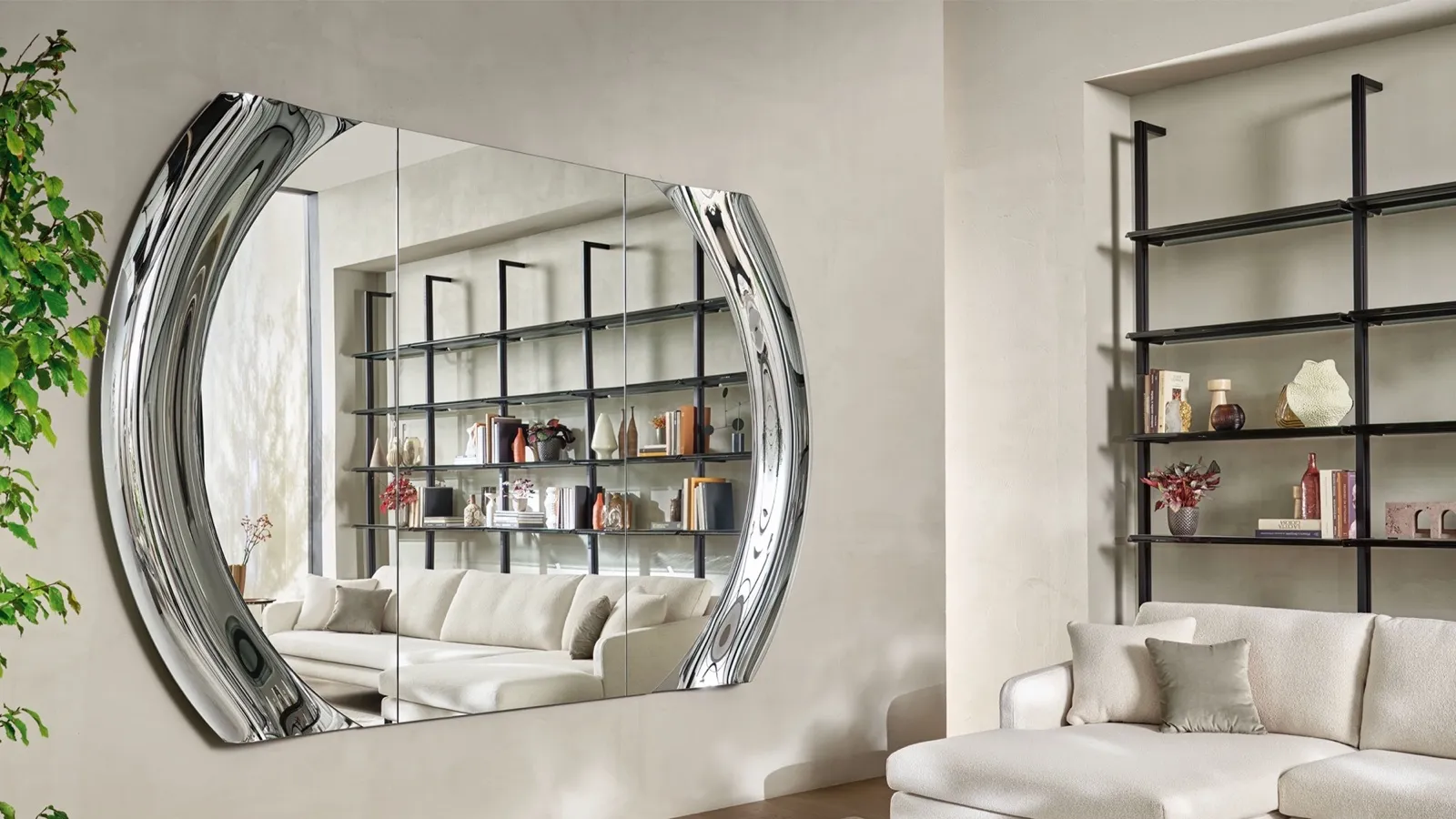 Magnificent mirror with a frame of curved glass by Fiam