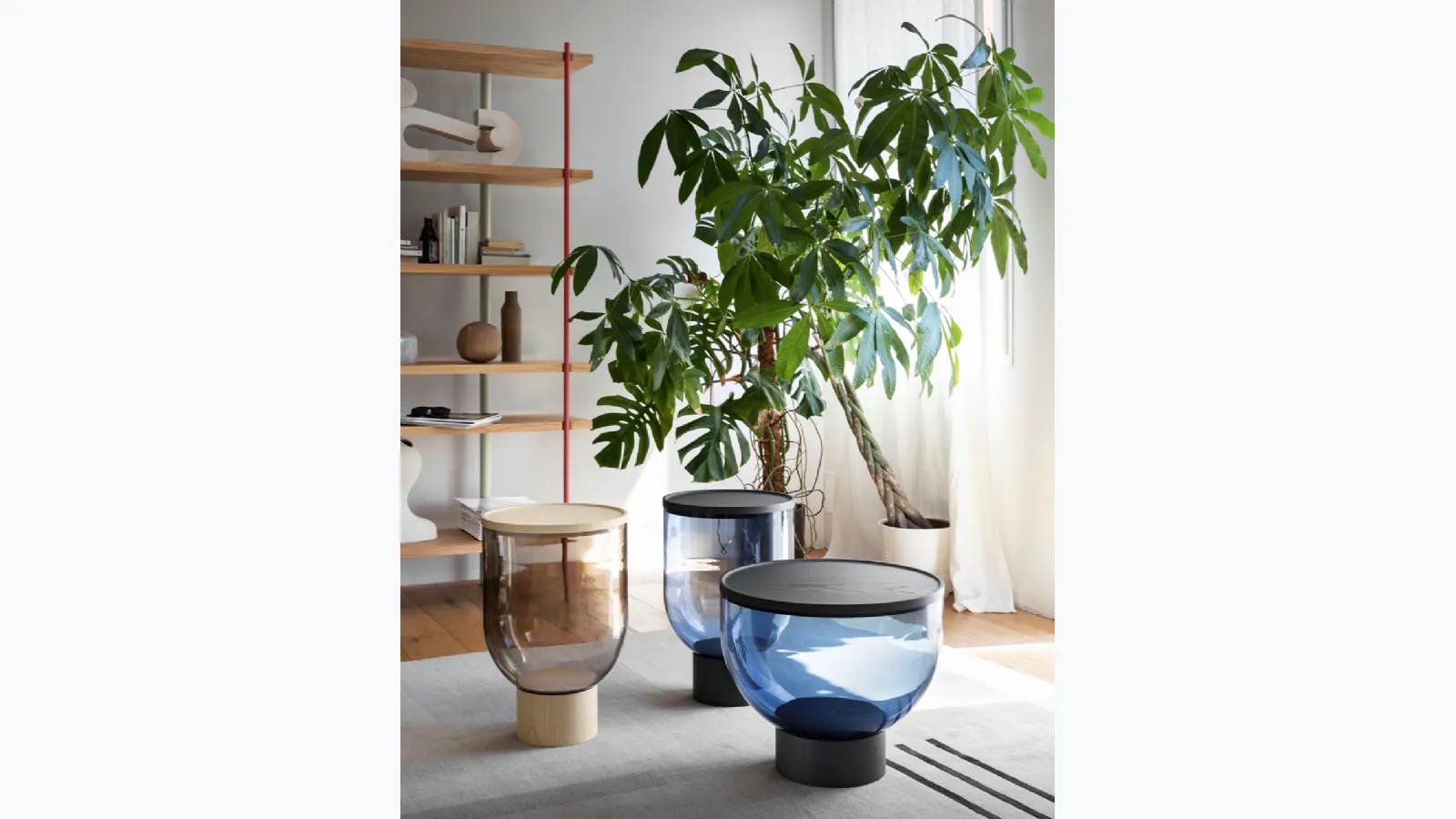 Mastea coffee table in Murano glass with wooden top and base by Miniforms.