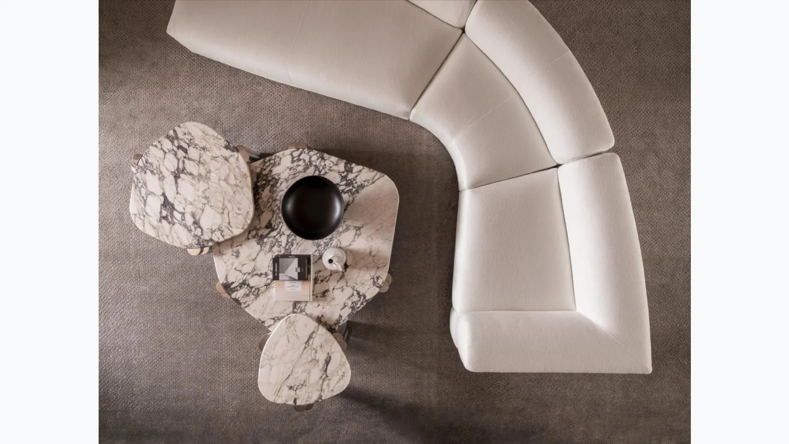 Maylis coffee table in Molteni & C marble.