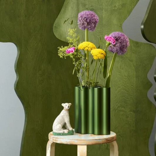 Aluminum Nuage vase by Vitra.