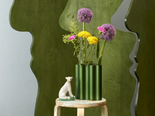 Aluminum Nuage vase by Vitra.