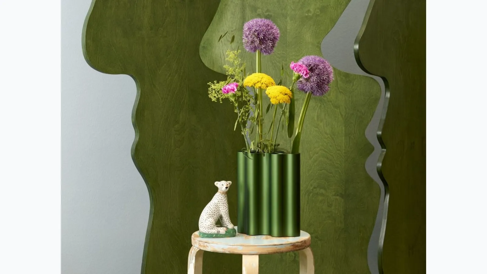Aluminum Nuage vase by Vitra.