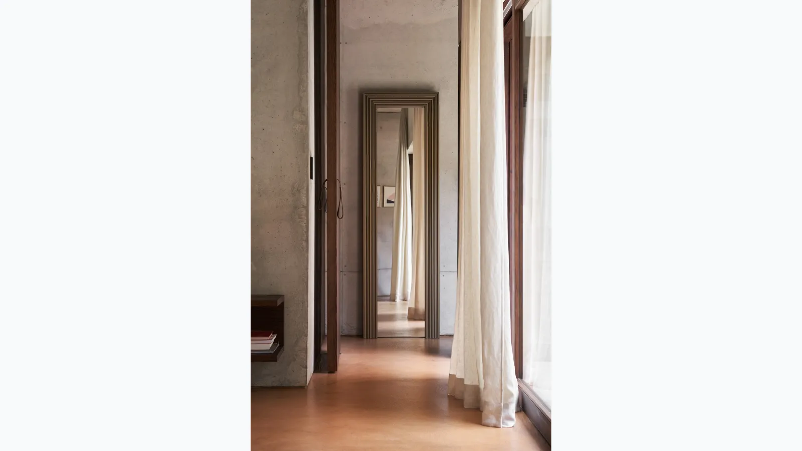 Oodh mirror by Opinion Ciatti