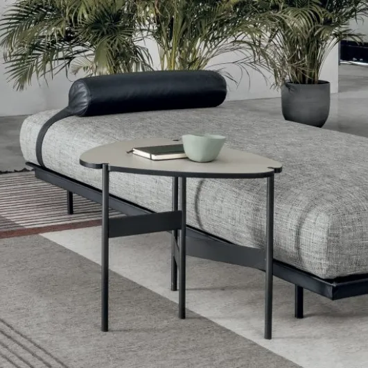 Lacquered CDF Plectrum coffee table by Tomasella.