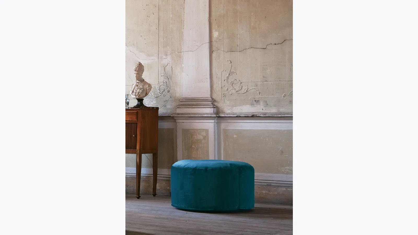 Round pouf by Twils