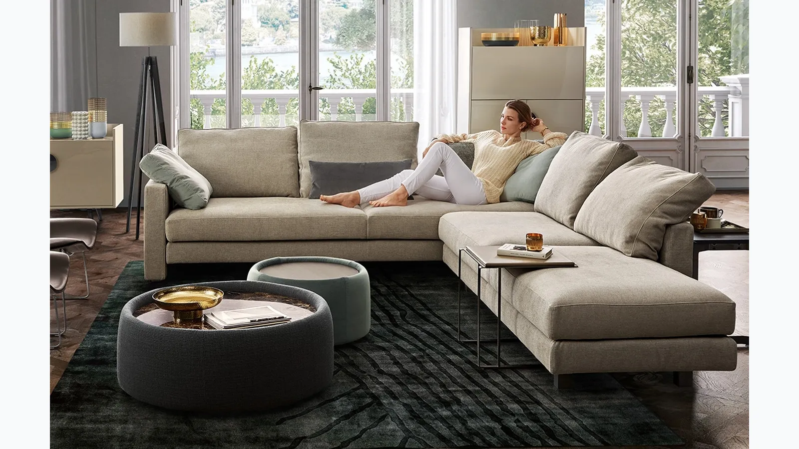 Pouf Tavolino Cubic in fabric with marble or wood top by Dema.