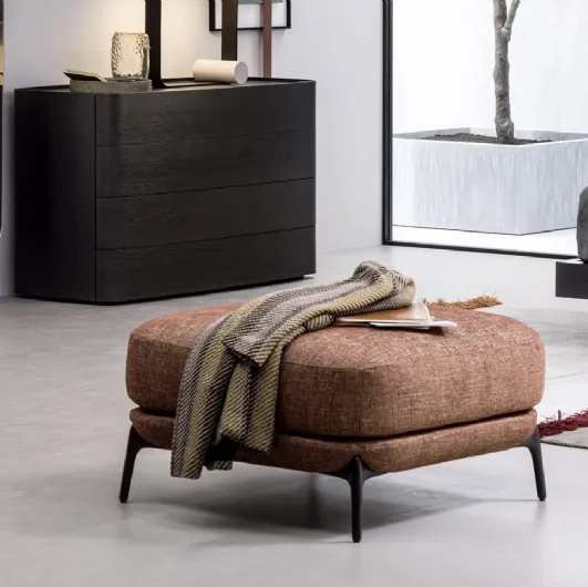 Velvet fabric pouf with metal legs by Novamobili.