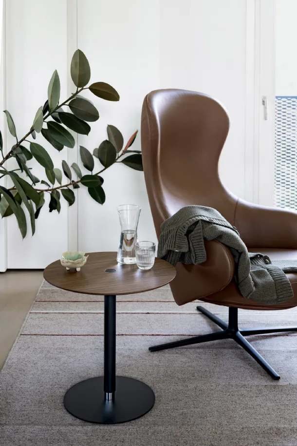 Round PTB coffee table by Kristalia