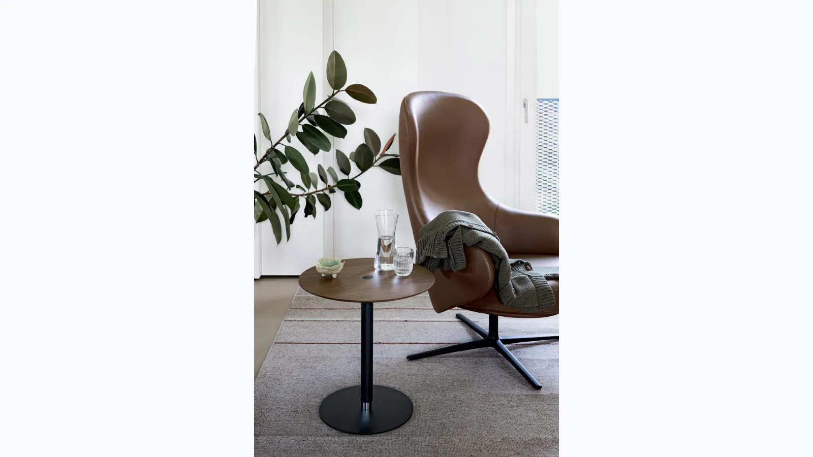 Round PTB coffee table by Kristalia