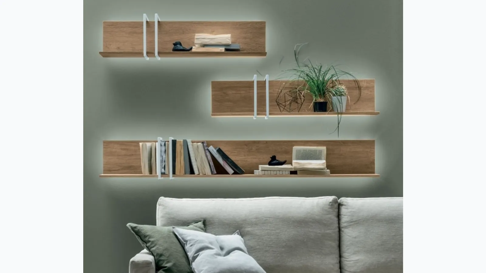 Ring shelf in light knotted material by Tomasella.
