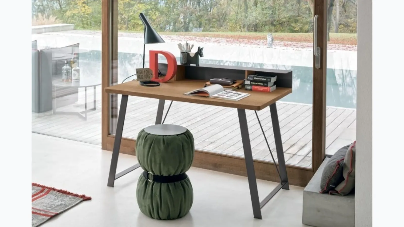 Atlas writing desk with light knotted material top and anthracite metal structure by Tomasella.