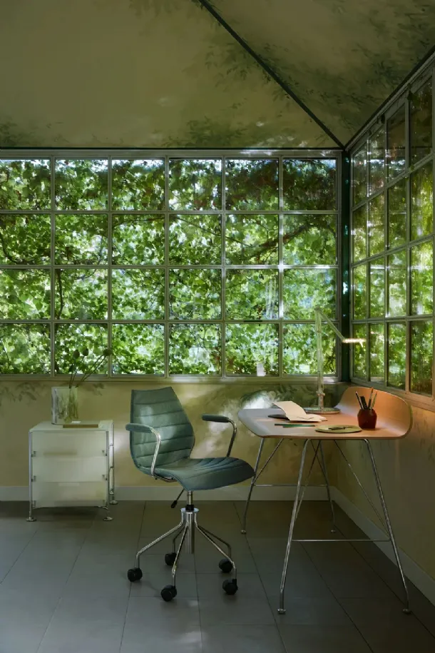 Earl of Wood writing desk by Kartell