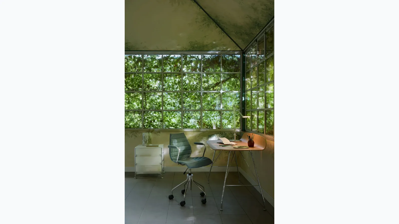 Earl of Wood writing desk by Kartell