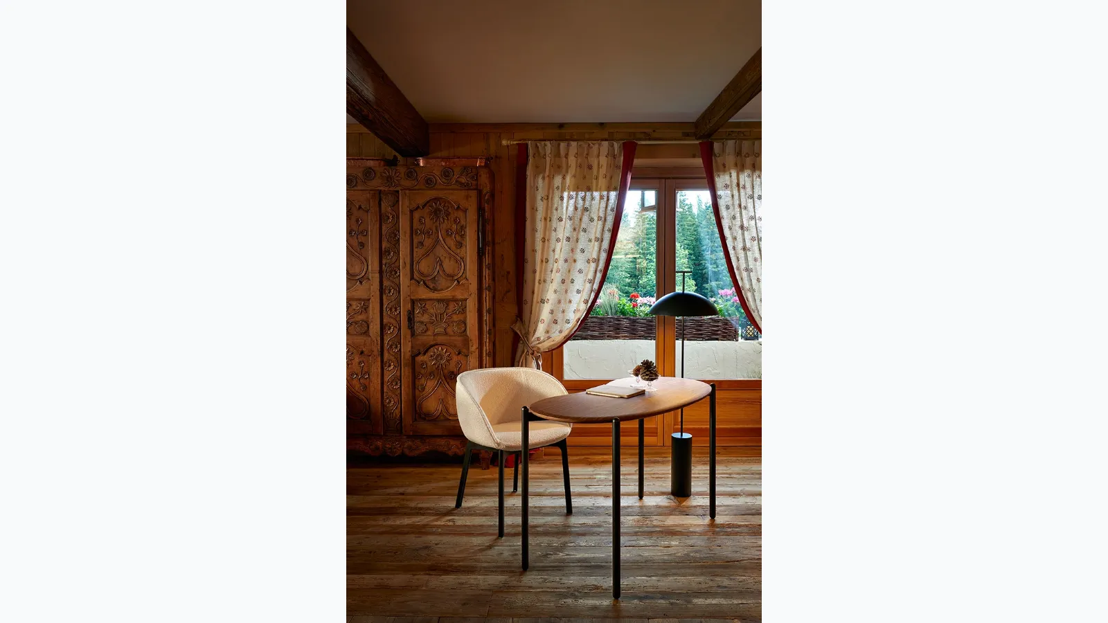 Lunat writing desk by Kartell