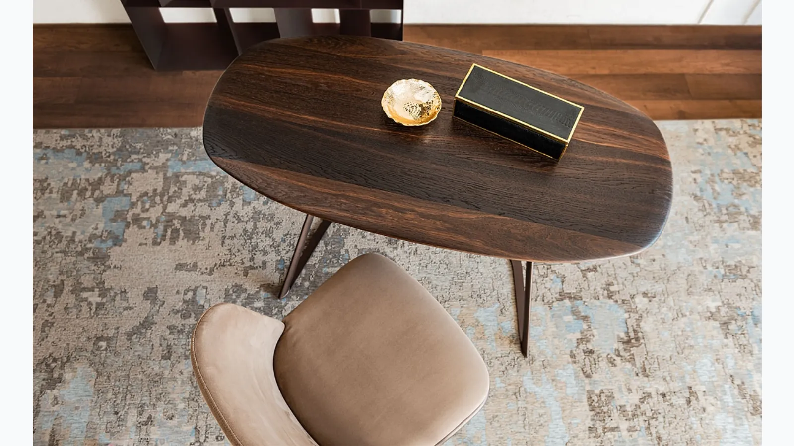 Tahiti writing desk by Cattelan Italia.