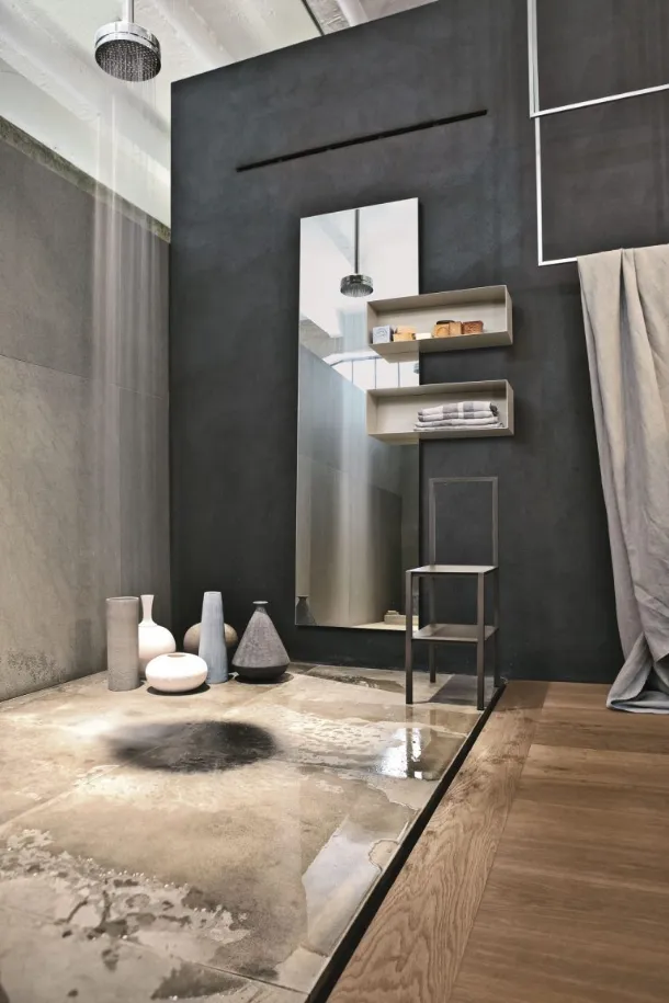 Mirror cabinet Inside with metal shelves by Tomasella.